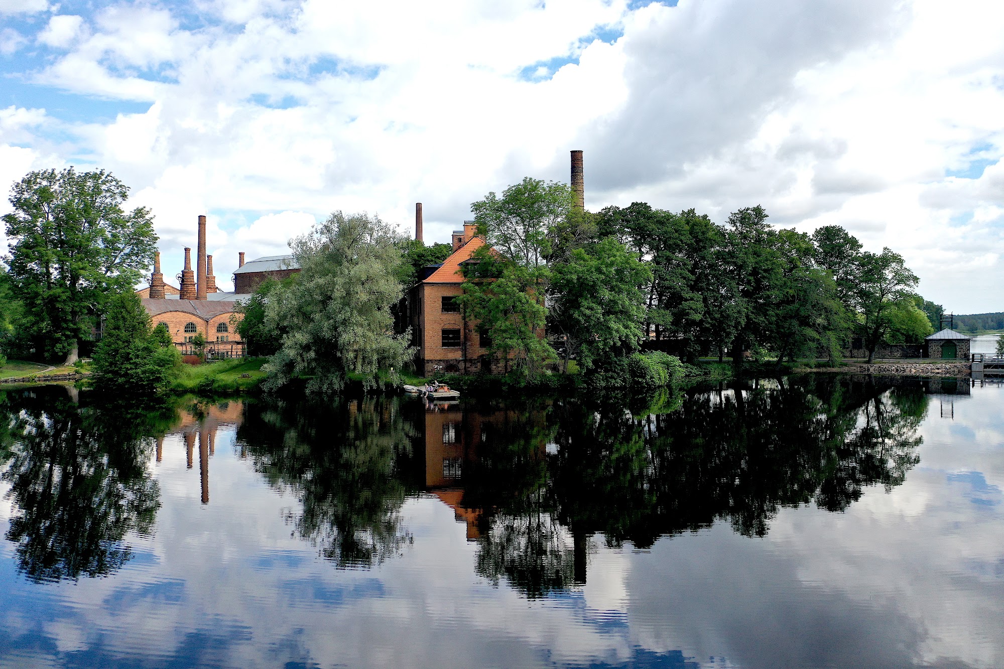 Forsbacka Bruk — historiskt järnbruk med camping, café och lekpark