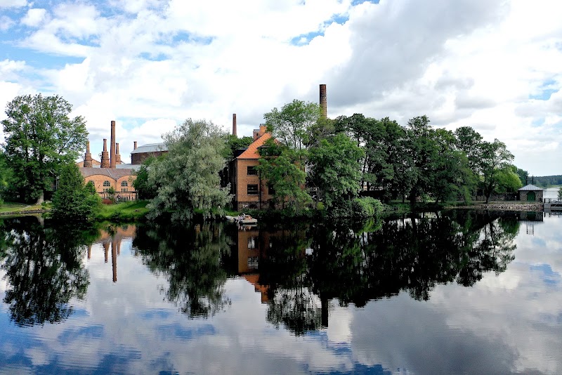 Forsbacka Bruk — historiskt järnbruk med camping, café och lekpark