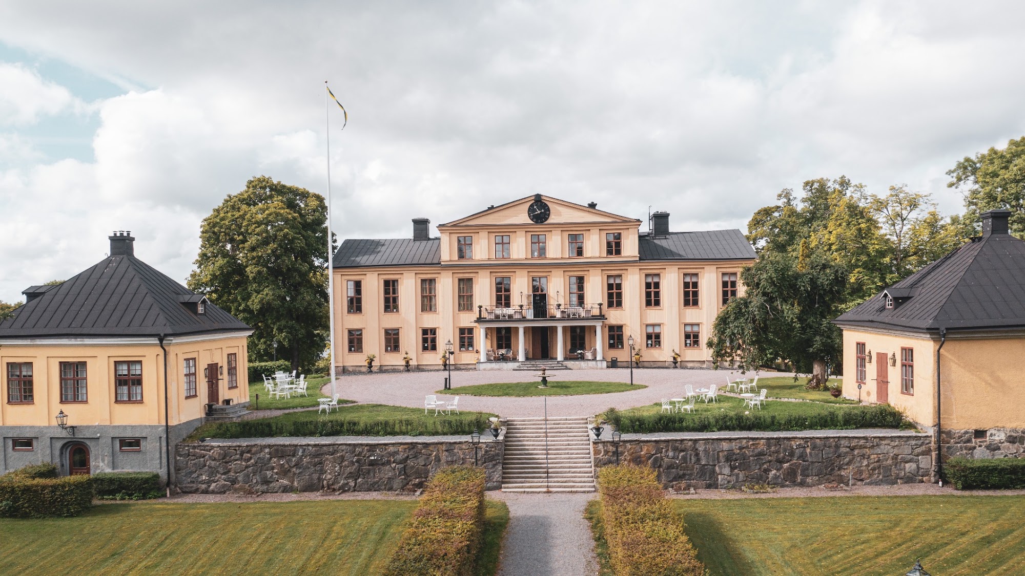 Krusenberg Herrgård — Lugn hotellupplevelse vid sjön