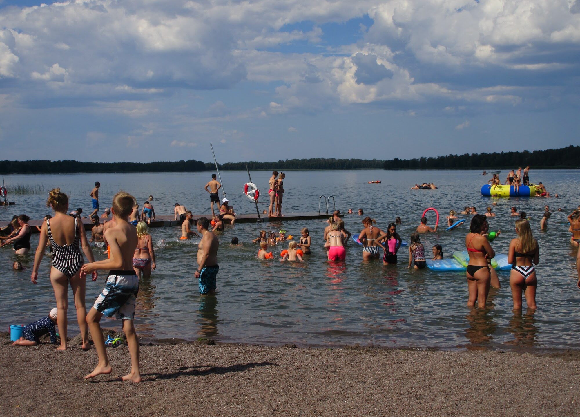 Sandviksbadet — Björklinges gräsrotsbad med allt du behöver